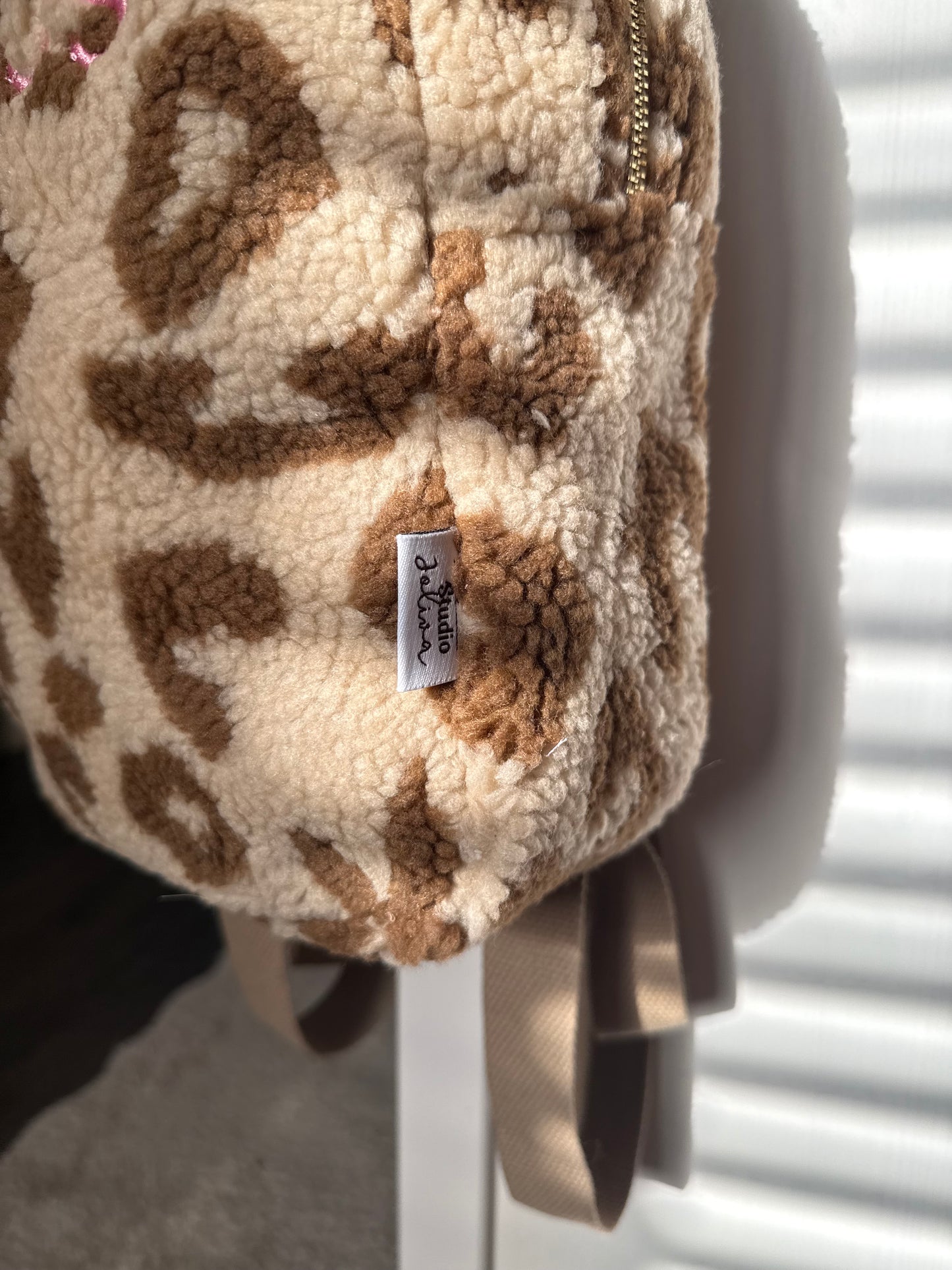 Leopard Rugzak met Naam – Cream/Brown | Studio Joliva