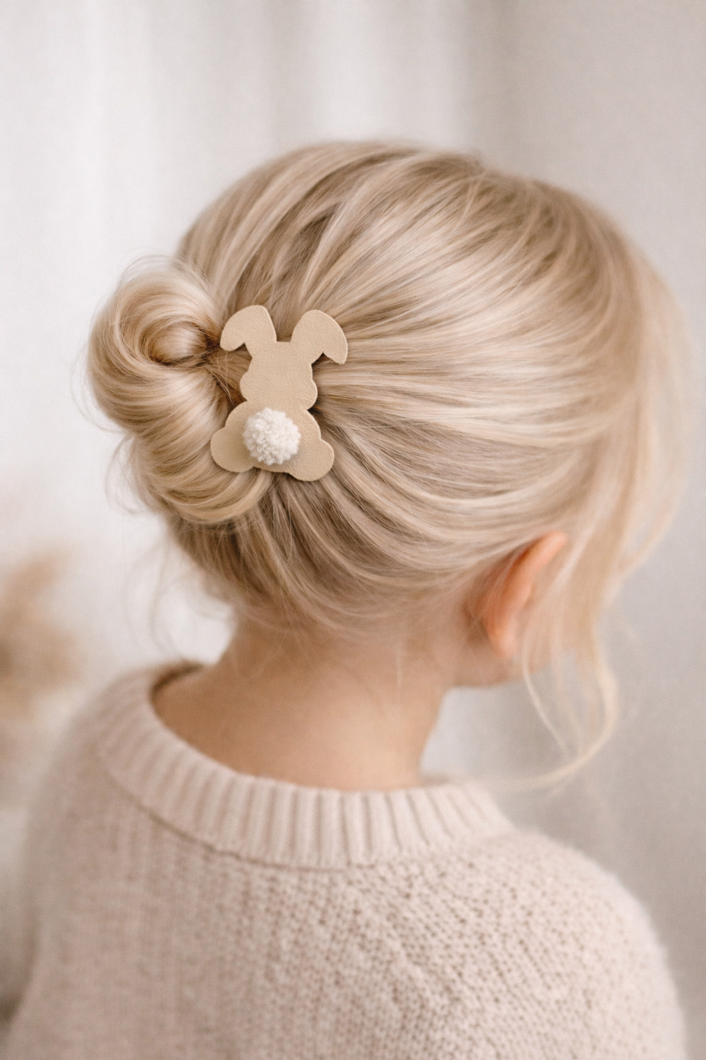 Hoppy Bunny haarspeldje: klein paashaasje met schattig pomponstaartje. Zelf samen te stellen in 3 kleuren, op antislip of 3 cm alligatorspeldje.