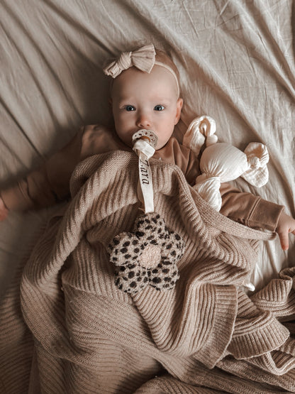 Teddy speenknuffel met naam - bloem print - Studio Joliva