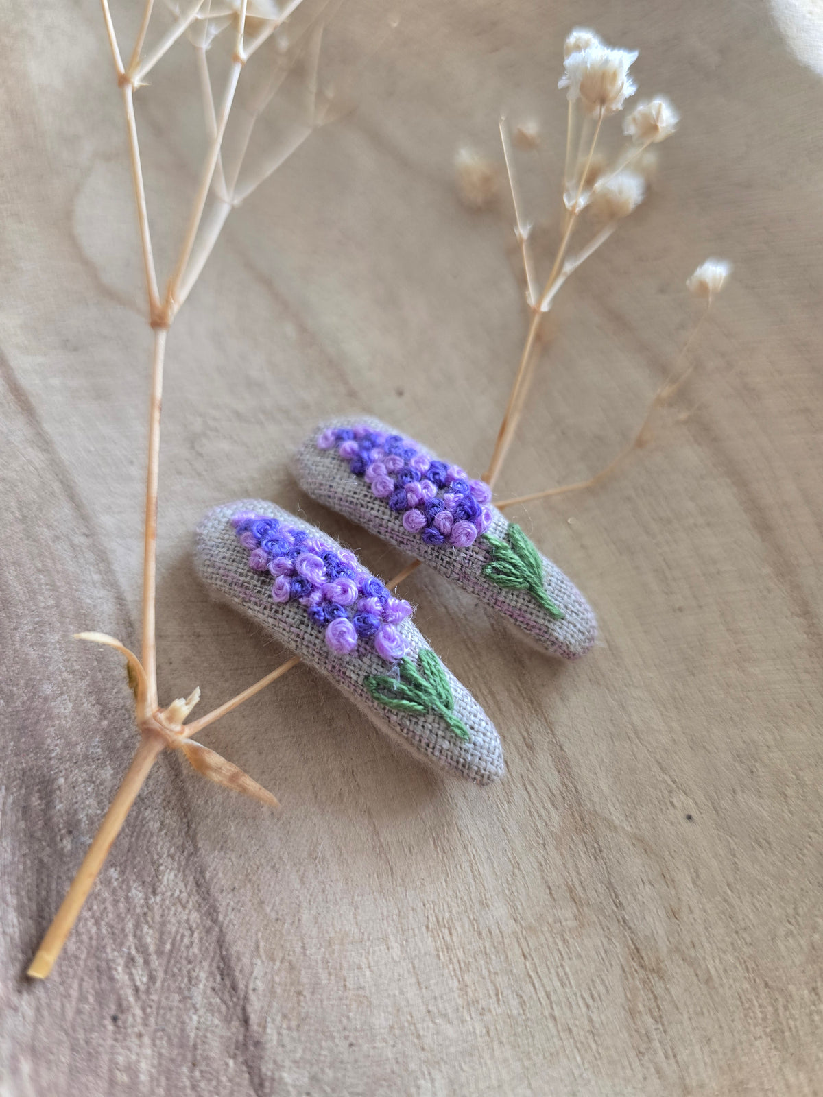 Handgeborduurde speldjes - Lavendel